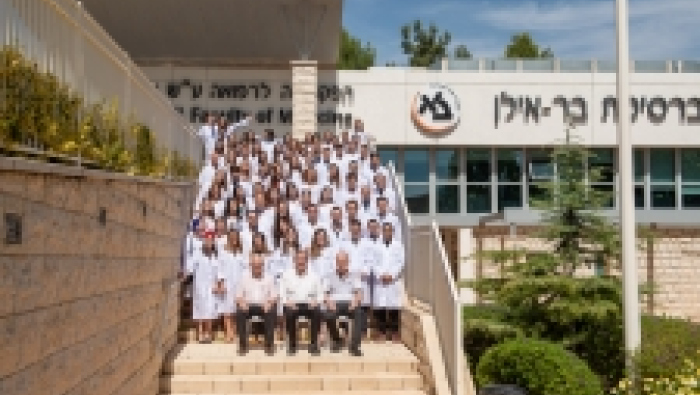 טקס חלוק לבן המסלול הארבע שנתי מחזור ו'